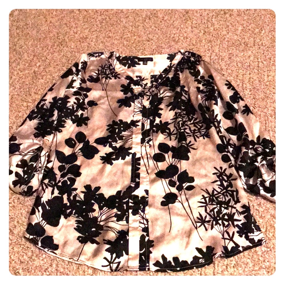 FINAL! Must go by 8/15 V-neck, 3/4 sleeve blouse.